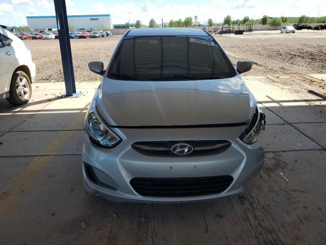 KMHCT5AE0HU316896 - 2017 HYUNDAI ACCENT SE ვერცხლისფერი ფოტო 5