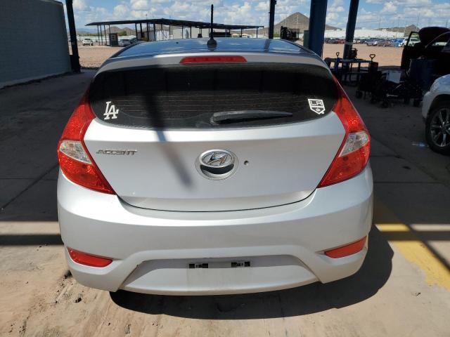 KMHCT5AE0HU316896 - 2017 HYUNDAI ACCENT SE ვერცხლისფერი ფოტო 6