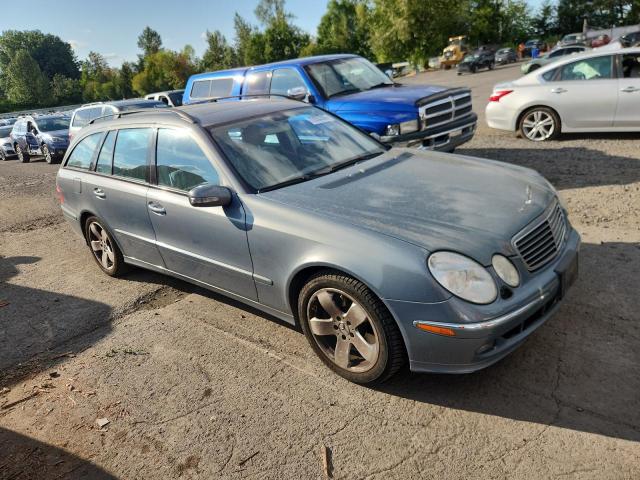 WDBUH83J85X174652 - 2005 MERCEDES-BENZ E 500 4MATIC BLUE photo 4