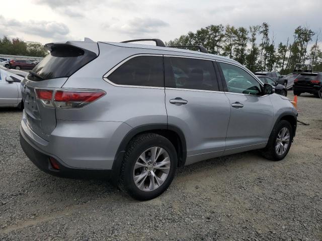 5TDJKRFH2FS224389 - 2015 TOYOTA HIGHLANDER XLE Արծաթագույն լուսանկար 3