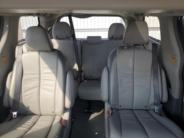 5TDDK3DC8BS028811 - 2011 TOYOTA SIENNA XLE WHITE photo 10