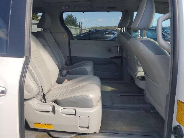 5TDDK3DC8BS028811 - 2011 TOYOTA SIENNA XLE WHITE photo 11