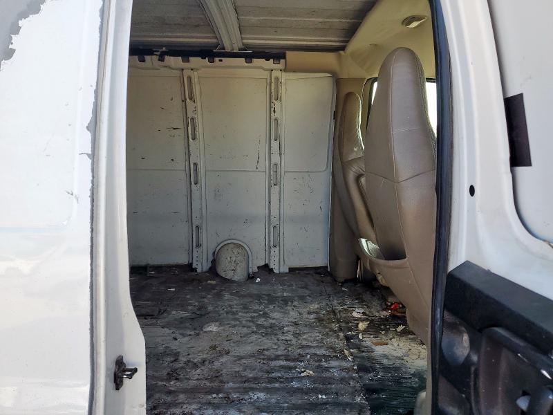 1GCGG25V341108218 - 2004 CHEVROLET EXPRESS G2 WHITE photo 11