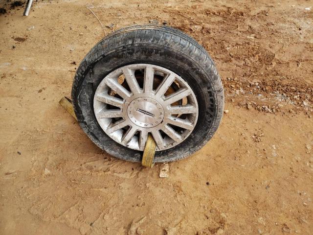 1LNHM81W73Y653936 - 2003 LINCOLN TOWN CAR EXECUTIVE BEIGE photo 12