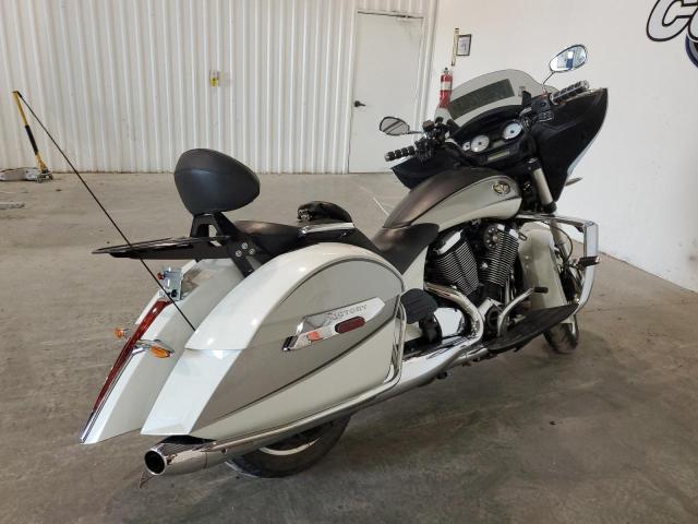 5VPDB36N1B3003153 - 2011 VICTORY MOTORCYCLES CROSS COUN STANDARD WHITE photo 4