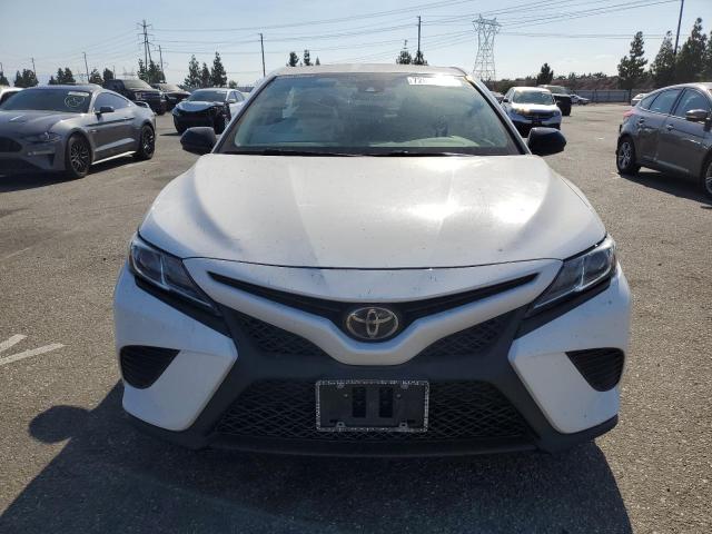 4T1B11HK0KU236236 - 2019 TOYOTA CAMRY L WHITE photo 5