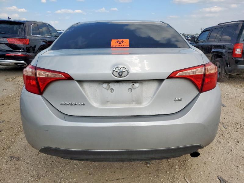 5YFBURHE6JP814677 - 2018 TOYOTA COROLLA L SILVER photo 6
