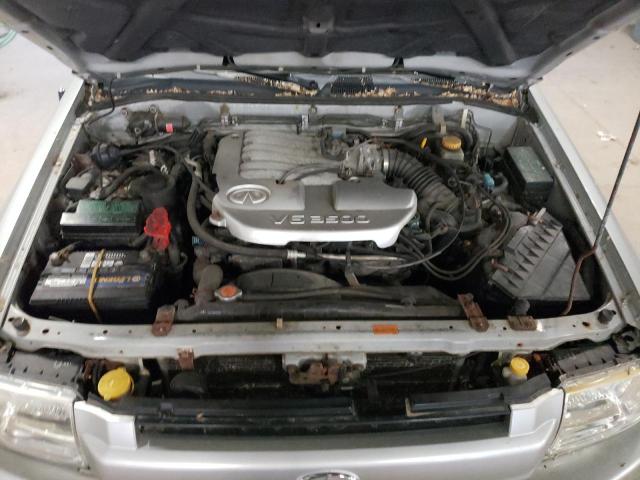 JNRDR09Y52W250219 - 2002 INFINITI QX4 SILVER photo 11