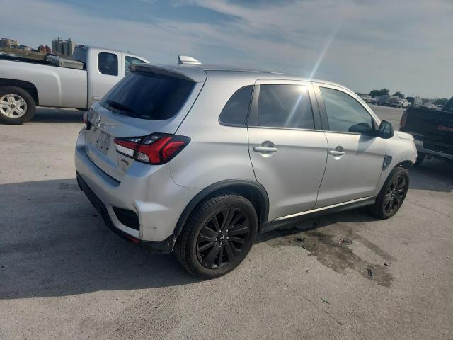 JA4ARUAU3NU008669 - 2022 MITSUBISHI OUTLANDER ES SILVER photo 3