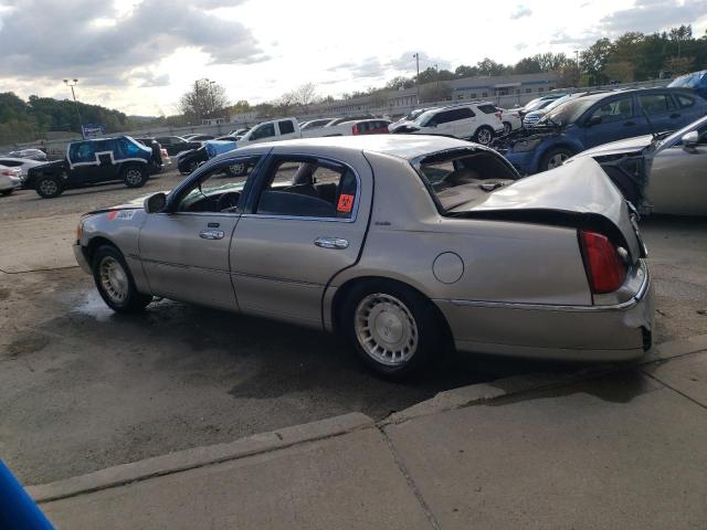 1LNHM81W32Y663460 - 2002 LINCOLN TOWN CAR EXECUTIVE Beige Foto 2
