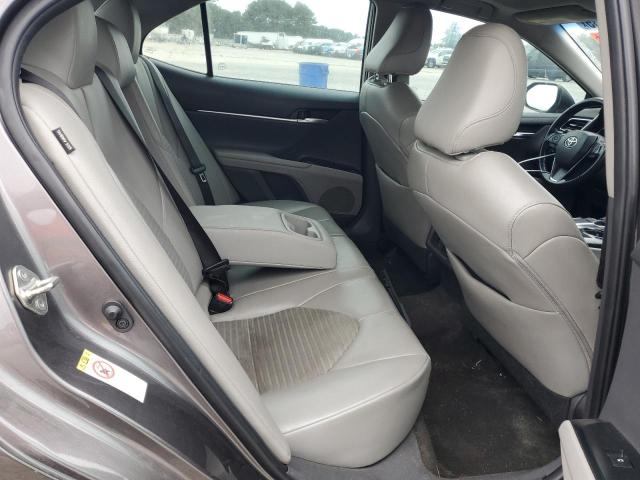 4T1B11HK9JU634978 - 2018 TOYOTA CAMRY L GRAY photo 10