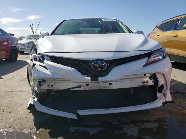 4T1C11AK9LU899515 - 2020 TOYOTA CAMRY LE WHITE photo 5