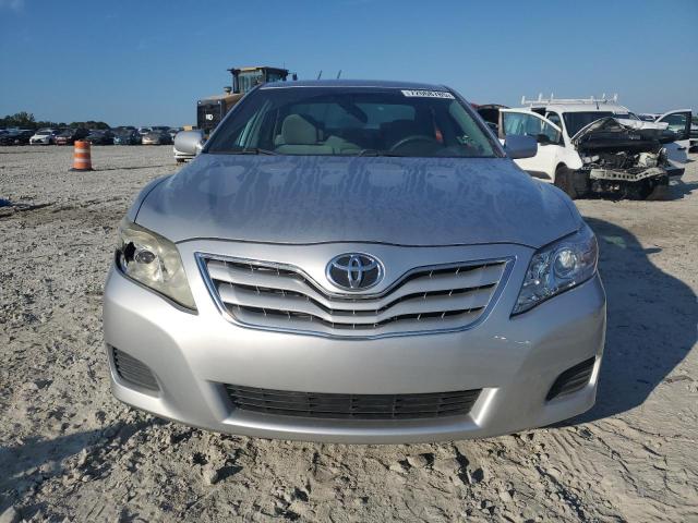 4T4BF3EKXBR191278 - 2011 TOYOTA CAMRY BASE Silber Foto 5