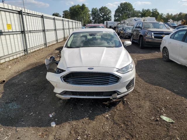 3FA6P0HD3KR131963 - 2019 FORD FUSION SE თეთრი ფოტო 5