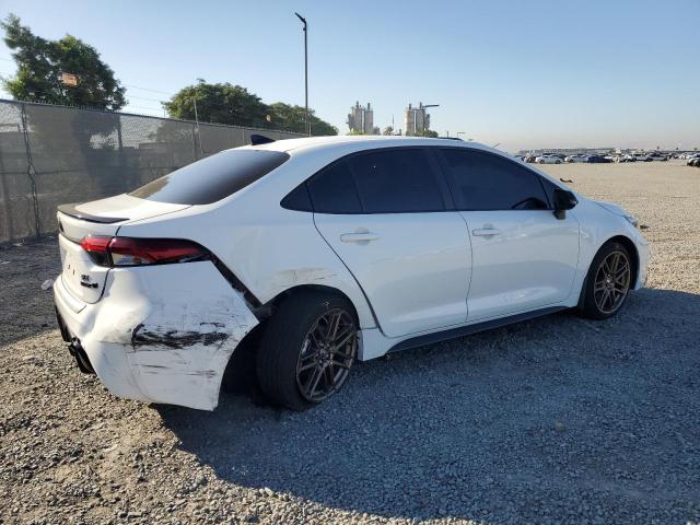 JTDBCMFE3R3064510 - 2024 TOYOTA COROLLA LE Weiß Foto 3