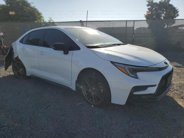 JTDBCMFE3R3064510 - 2024 TOYOTA COROLLA LE Weiß Foto 4