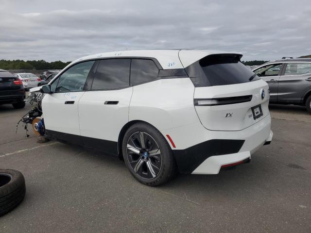 WB523CF03RCR31320 - 2024 BMW IX XDRIVE50 WHITE photo 2