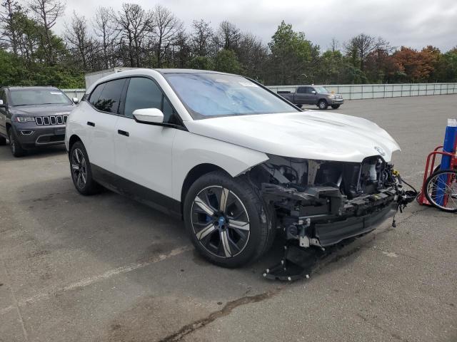 WB523CF03RCR31320 - 2024 BMW IX XDRIVE50 WHITE photo 4
