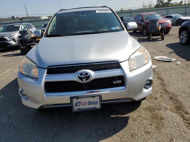 2T3DK4DV9CW070475 - 2012 TOYOTA RAV4 LIMITED ვერცხლისფერი ფოტო 5