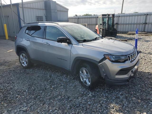 3C4NJDBN5PT557762 - 2023 JEEP COMPASS LATITUDE Gümüş fotoğraf 4