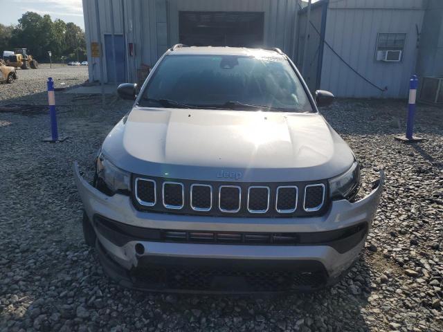 3C4NJDBN5PT557762 - 2023 JEEP COMPASS LATITUDE Gümüş fotoğraf 5