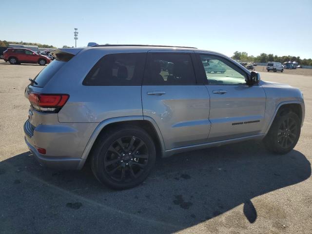 1C4RJFAG9MC552877 - 2021 JEEP GRAND CHER LAREDO SILVER photo 3