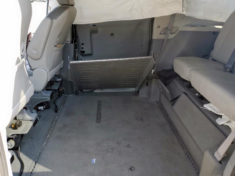 5TDYK3DC4BS036079 - 2011 TOYOTA SIENNA XLE BLACK photo 11