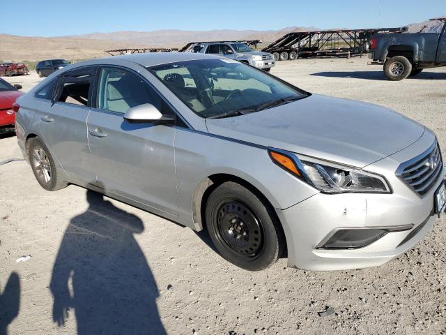 5NPE24AF4HH584363 - 2017 HYUNDAI SONATA SE SILVER photo 4