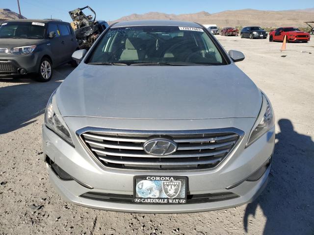 5NPE24AF4HH584363 - 2017 HYUNDAI SONATA SE SILVER photo 5