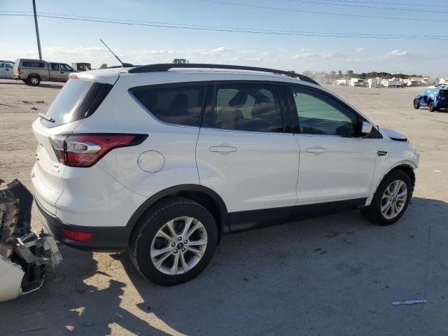 1FMCU0G99JUB62804 - 2018 FORD ESCAPE SE WHITE photo 3