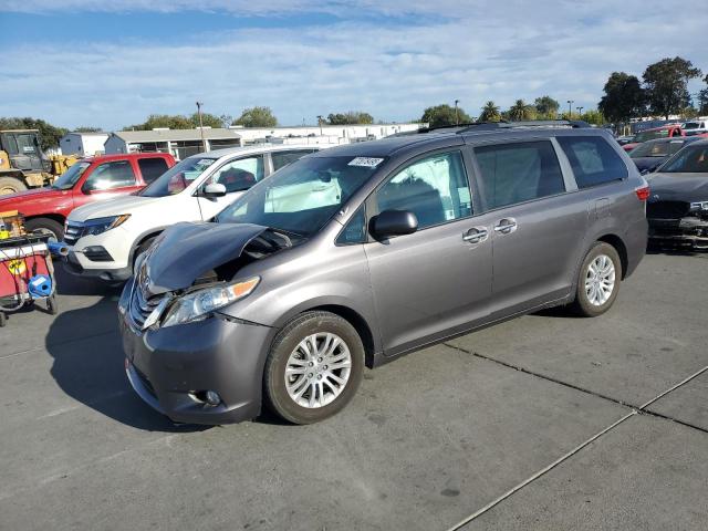 2017 TOYOTA SIENNA XLE, 