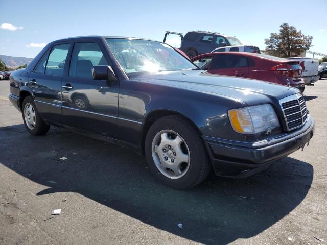 WDBEA32E2SC266939 - 1995 MERCEDES-BENZ E 320 BASE BLACK photo 4