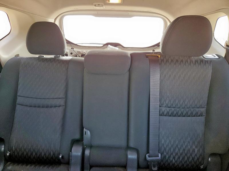 KNMAT2MT6HP607681 - 2017 NISSAN ROGUE S WHITE photo 10