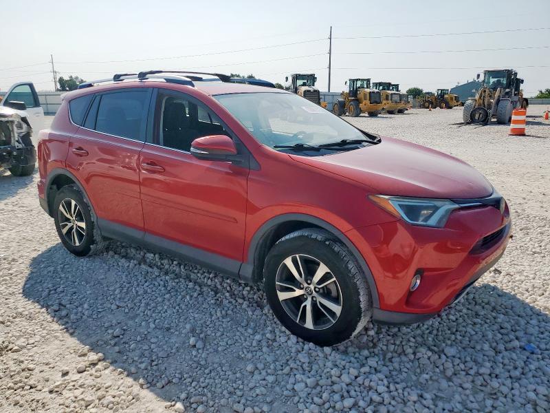 JTMRFREV8HJ145727 - 2017 TOYOTA RAV4 XLE წითელი ფოტო 4