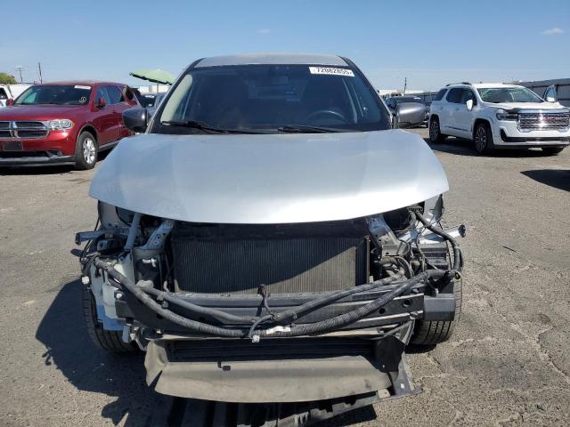 KNMAT2MT7JP612362 - 2018 NISSAN ROGUE S 银色 照片 5