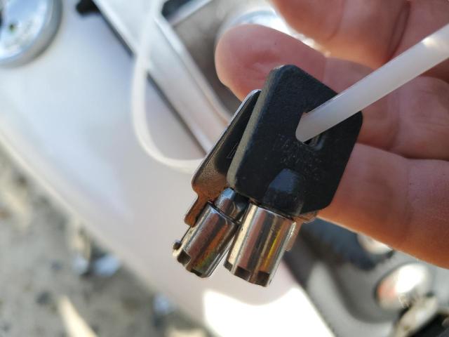 1HD1BWB114Y083953 - 2004 HARLEY-DAVIDSON FLSTCI أبيض صورة 8