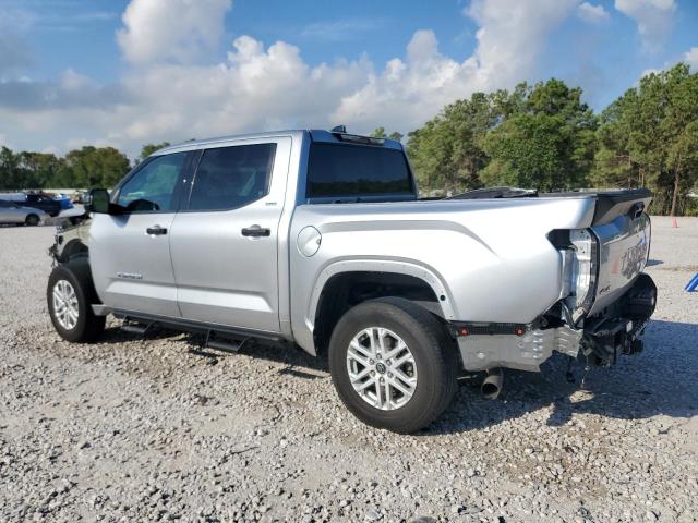 5TFLA5DB5NX010640 - 2022 TOYOTA TUNDRA CREWMAX SR SILVER photo 2