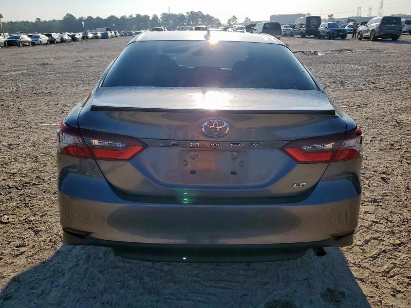 4T1R11AK4RU240129 - 2024 TOYOTA CAMRY LE 银色 照片 6