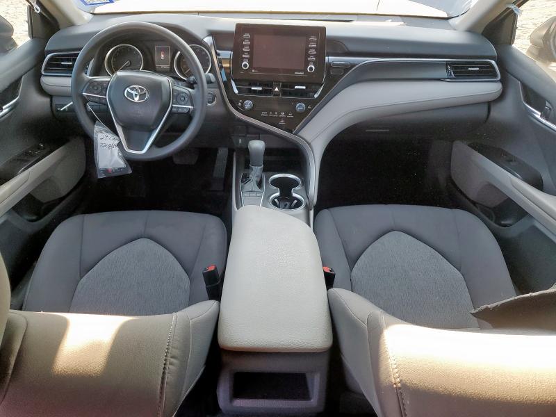 4T1R11AK4RU240129 - 2024 TOYOTA CAMRY LE 银色 照片 8