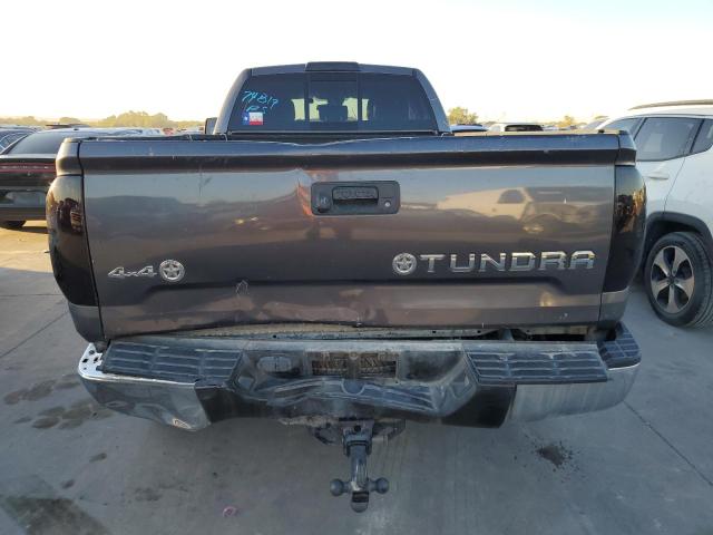 5TFCW5F18JX022541 - 2018 TOYOTA TUNDRA DOUBLE CAB SR/SR5 BLACK photo 6