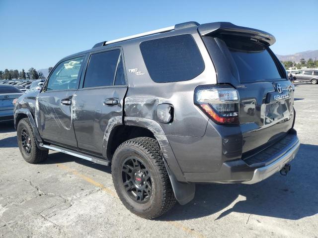 JTEBU5JR0J5547633 - 2018 TOYOTA 4RUNNER SR5/SR5 PREMIUM Серый фото 2