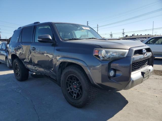 JTEBU5JR0J5547633 - 2018 TOYOTA 4RUNNER SR5/SR5 PREMIUM Серый фото 4