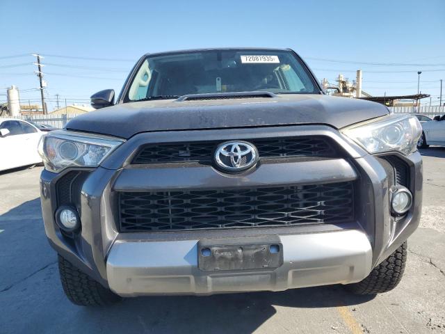 JTEBU5JR0J5547633 - 2018 TOYOTA 4RUNNER SR5/SR5 PREMIUM Серый фото 5