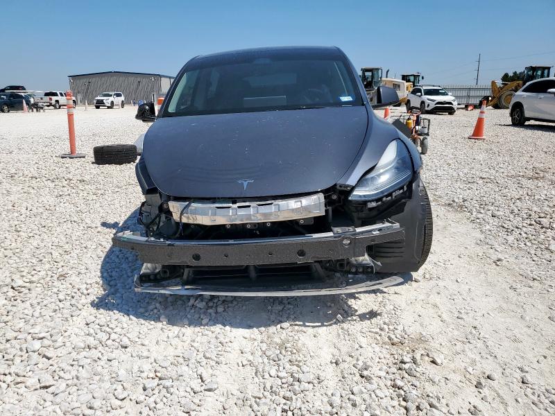 7SAYGDEE5PA204606 - 2023 TESLA MODEL Y Gümüş fotoğraf 5