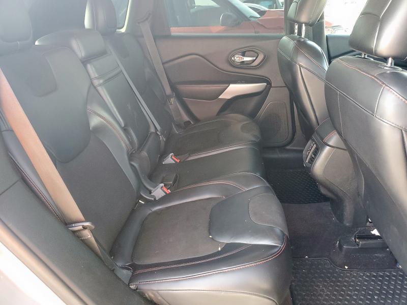 1C4PJMBS8HW631461 - 2017 JEEP CHEROKEE TRAILHAWK SILVER photo 10