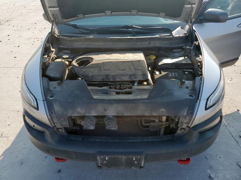 1C4PJMBS8HW631461 - 2017 JEEP CHEROKEE TRAILHAWK SILVER photo 11