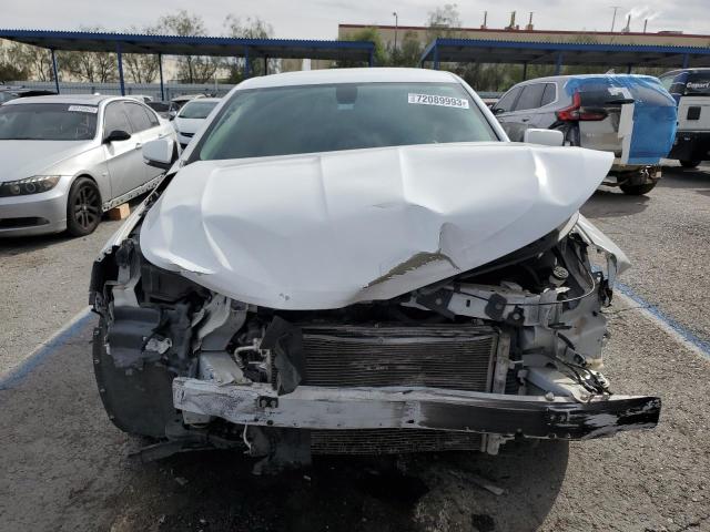 2G1105S34J9169639 - 2018 CHEVROLET IMPALA LT WHITE photo 5