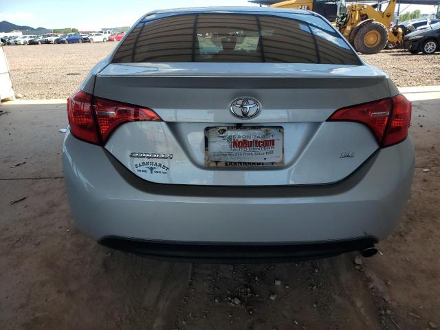 2T1BURHE6JC025400 - 2018 TOYOTA COROLLA L 银色 照片 6