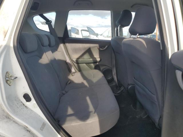 JHMGE8H25AS000231 - 2010 HONDA FIT WHITE photo 10