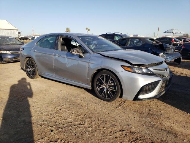 4T1G11AK3PU738357 - 2023 TOYOTA CAMRY SE NIGHT SHADE SILVER photo 4